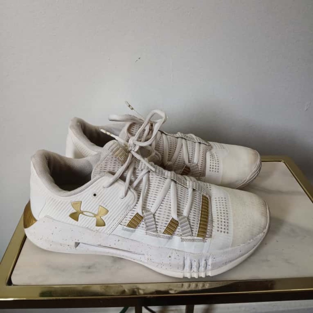 Under Armour White Sneakers with Gold Accents Size 10.